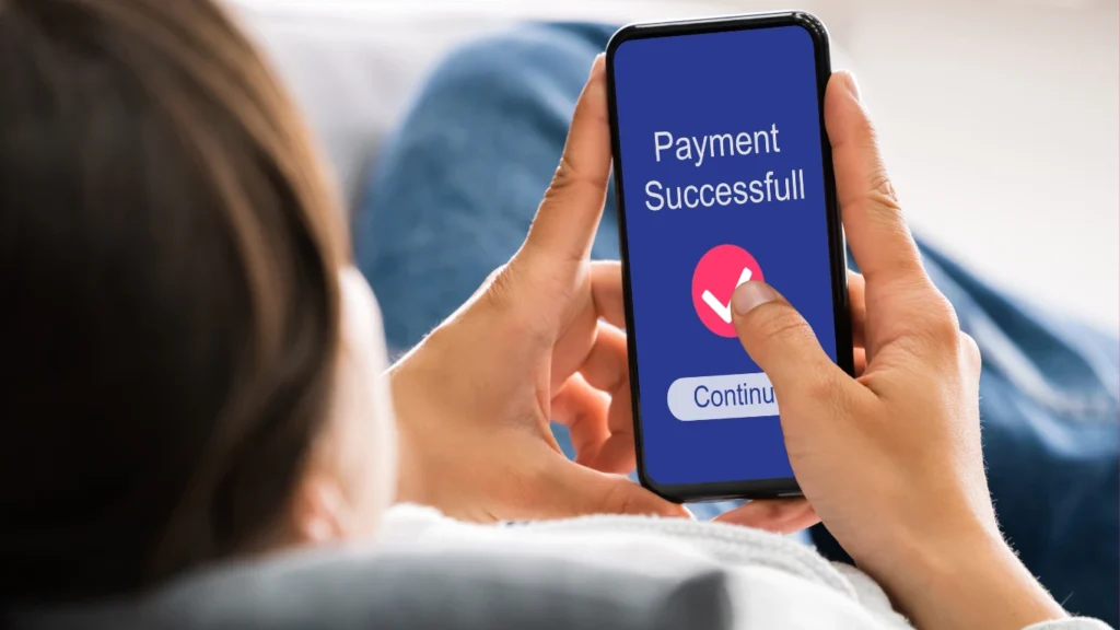 Stripe es una plataforma de pago online que permite cobrar de forma segura y automatizada. En este artículo aprenderás qué es, cómo funciona y cómo empezar a usarlo en tu negocio digital.