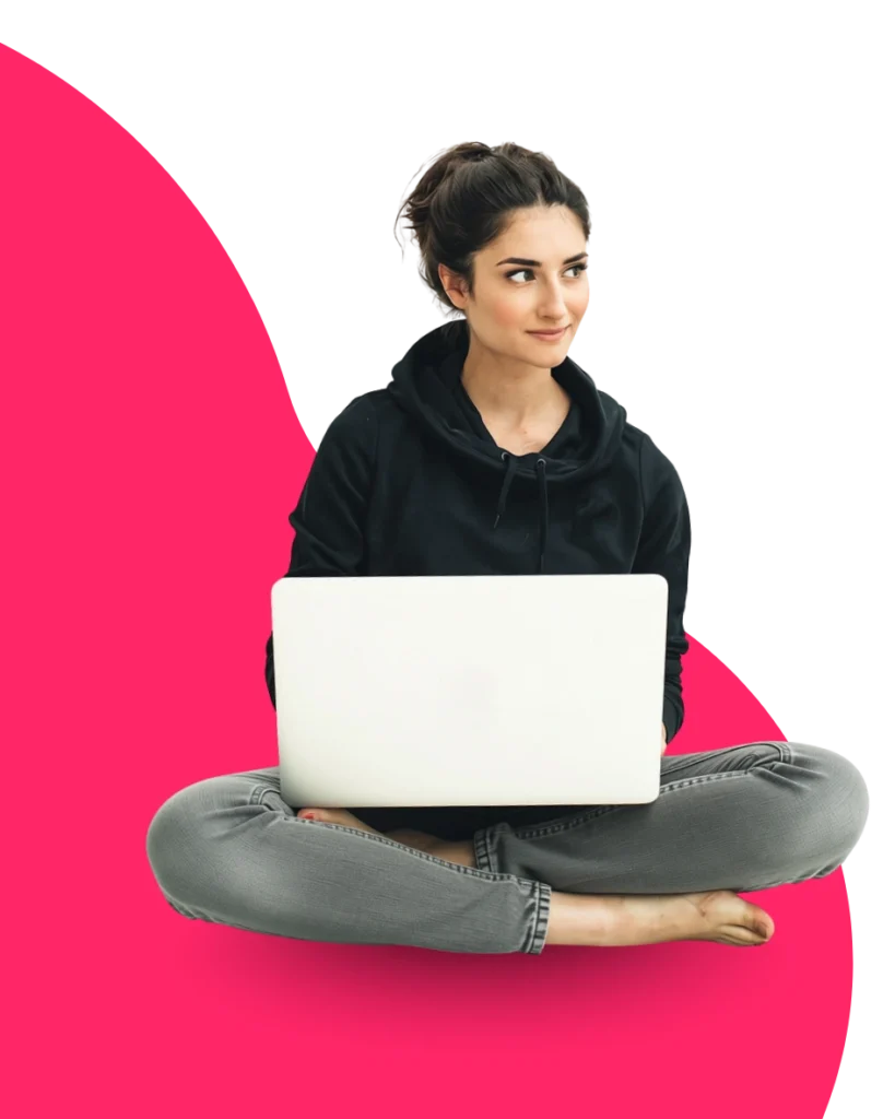 mujer preparada para trabajar como asistente virtual desde casa